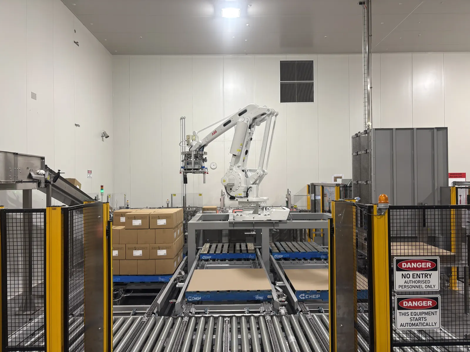 Robot cell guarding and safety fencing